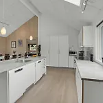 Gorgeous Home In Nordborg With Sauna בית נופש