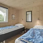 בית נופש Gorgeous Home In Nordborg With Sauna