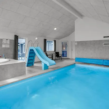 8 Bedroom Stunning In *